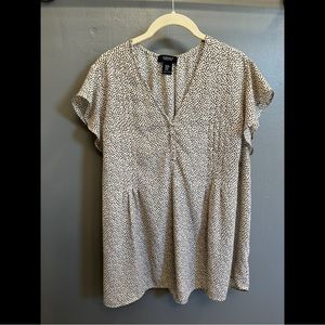 Jones & Co Jones New York Women’s 2X Animal Print Short Sleeve Blouse